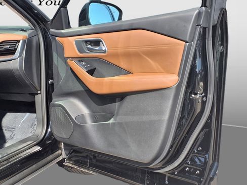 Certified 2025 Nissan Rogue Platinum w/ Platinum Premium Package image 12