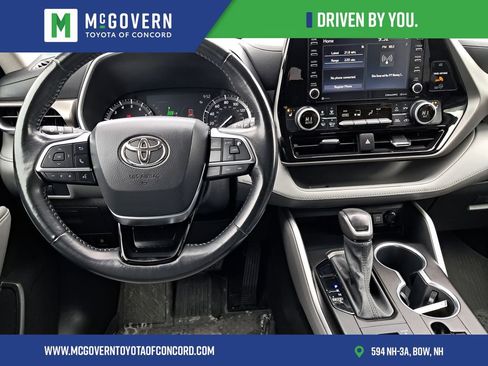Used 2021 Toyota Highlander XLE image 14
