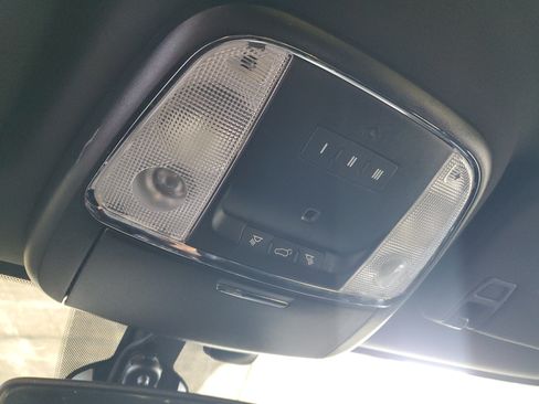 Used 2019 Jeep Grand Cherokee Altitude RWD image 20