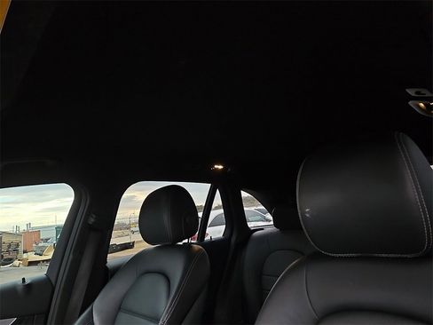 Used 2022 Mercedes-Benz GLC 300 4MATIC image 21