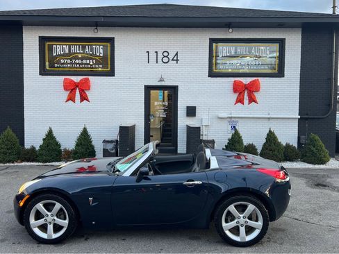 Used 2006 Pontiac Solstice Convertible w/ Power Package RWD image 2