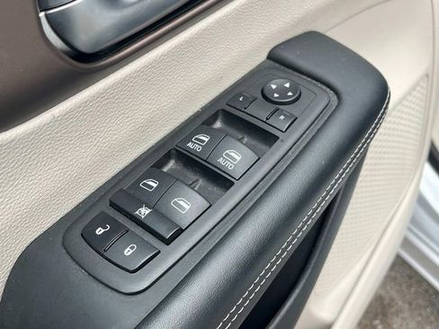 Used 2023 Chrysler Voyager LX image 30