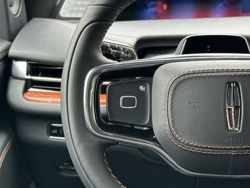 New 2025 Lincoln Navigator Black Label AWD/4WD image 9