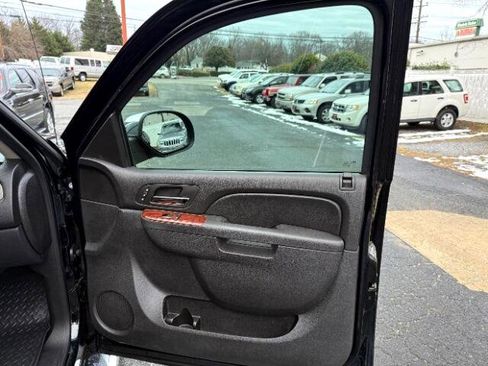 Used 2011 Chevrolet Avalanche LTZ image 10