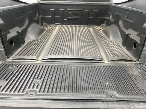 Used 2017 Nissan Titan S AWD/4WD image 12