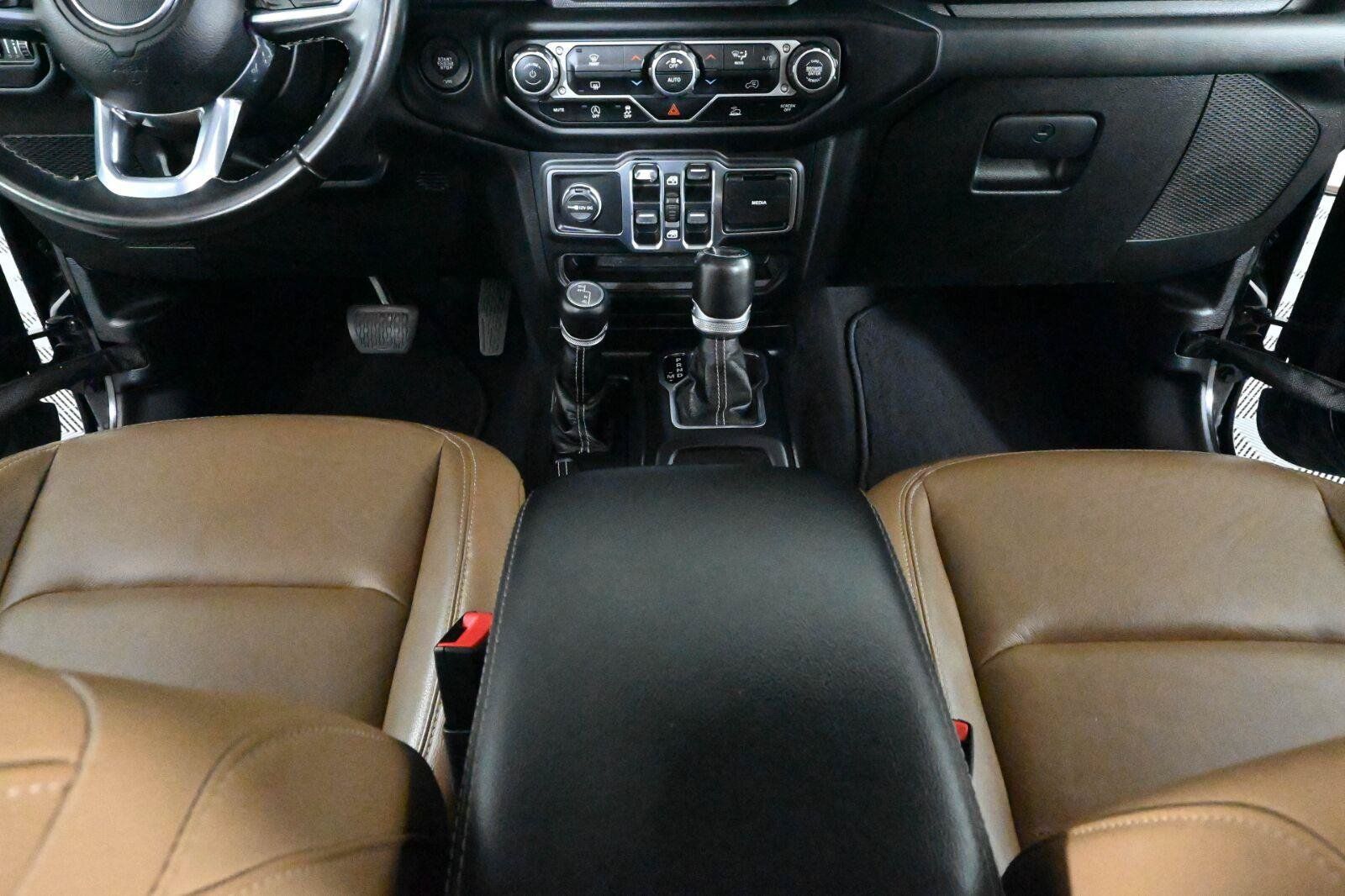 Used 2021 Jeep Wrangler Unlimited Sahara AWD/4WD image 15