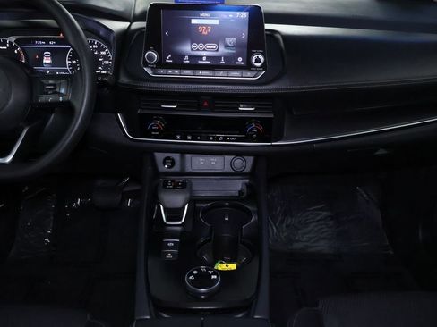 Used 2024 Nissan Rogue SV image 17