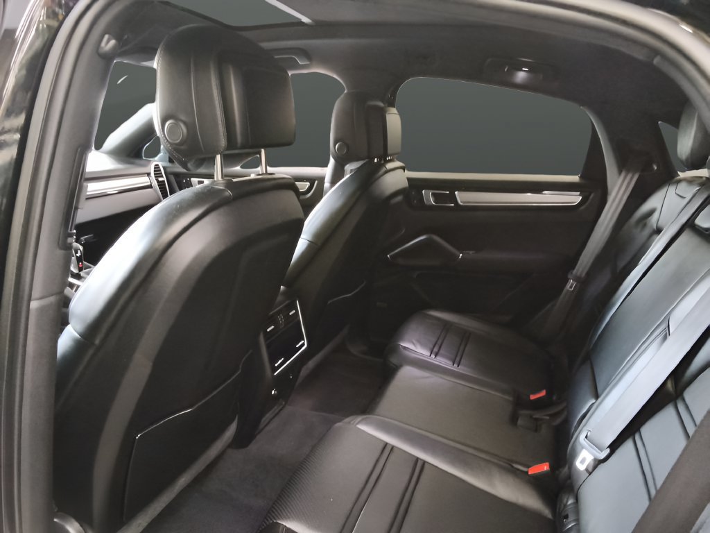 Used 2023 Porsche Cayenne Platinum Edition w/ Towing Package w/o Tow Ball AWD/4WD image 21