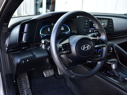 Used 2025 Hyundai Elantra Sport FWD image 35