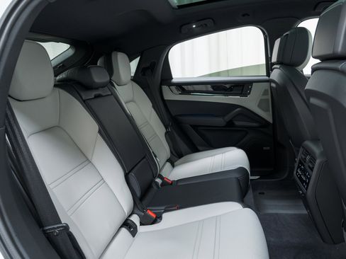 Used 2025 Porsche Cayenne S image 27