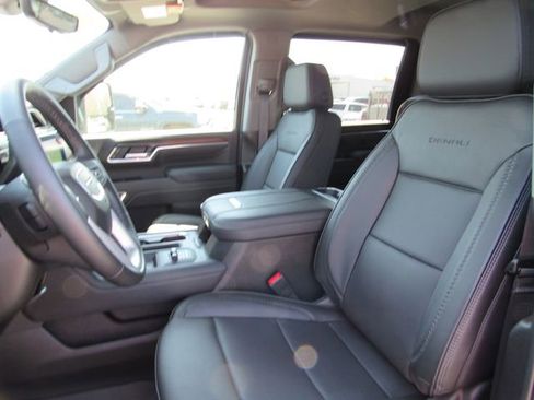 Used 2025 GMC Sierra 2500 Denali w/ Denali Reserve Package AWD/4WD image 15