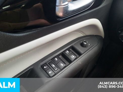 Used 2025 Jeep Compass Limited AWD/4WD image 15