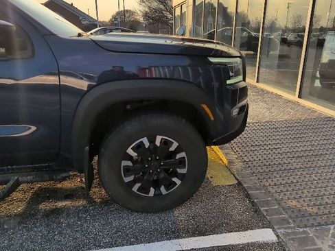 Used 2022 Nissan Frontier PRO-4X w/ Technology Package image 2