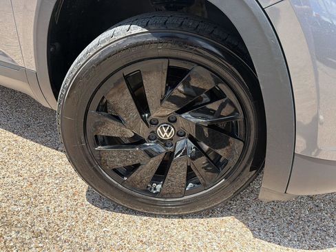 Used 2024 Volkswagen Atlas SE FWD image 9