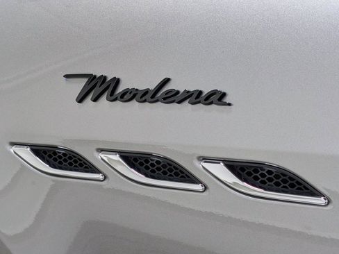 Used 2022 Maserati Ghibli Modena image 13