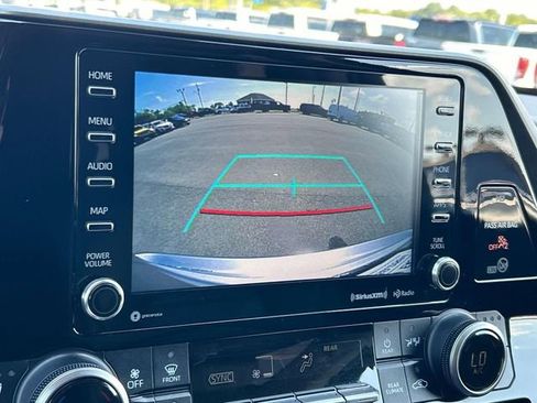 Used 2021 Toyota Highlander XLE image 35