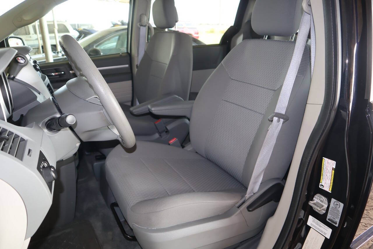 Used 2010 Dodge Grand Caravan SE FWD image 4