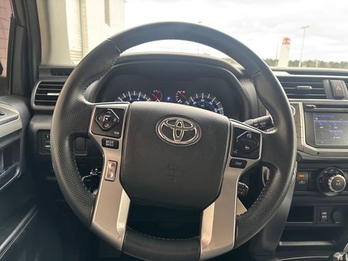 Used 2018 Toyota 4Runner SR5 Premium image 19