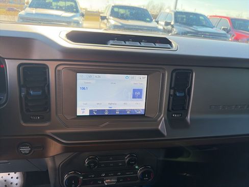 Used 2022 Ford Bronco Outer Banks image 17