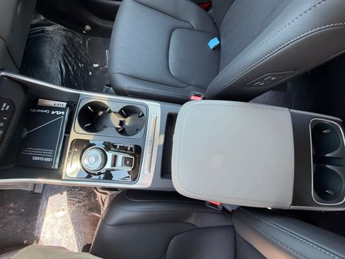 New 2026 Kia Carnival EX FWD image 17