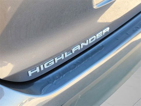 Used 2024 Toyota Highlander XLE image 34