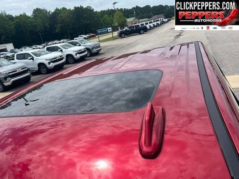 Used 2024 GMC Sierra 1500 Denali w/ Technology Package AWD/4WD image 3