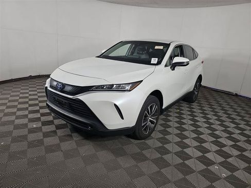 Used 2022 Toyota Venza LE AWD/4WD image 1