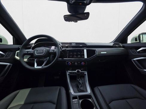 New 2025 Audi Q3 2.0T Premium image 18