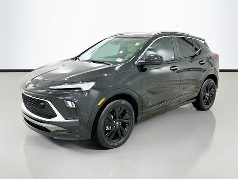Used 2025 Buick Encore GX Sport Touring image 3