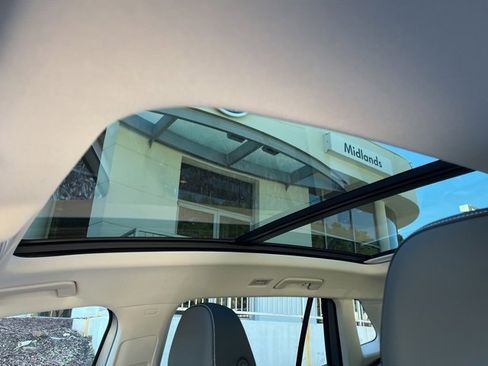 New 2025 Volkswagen Tiguan SE image 11