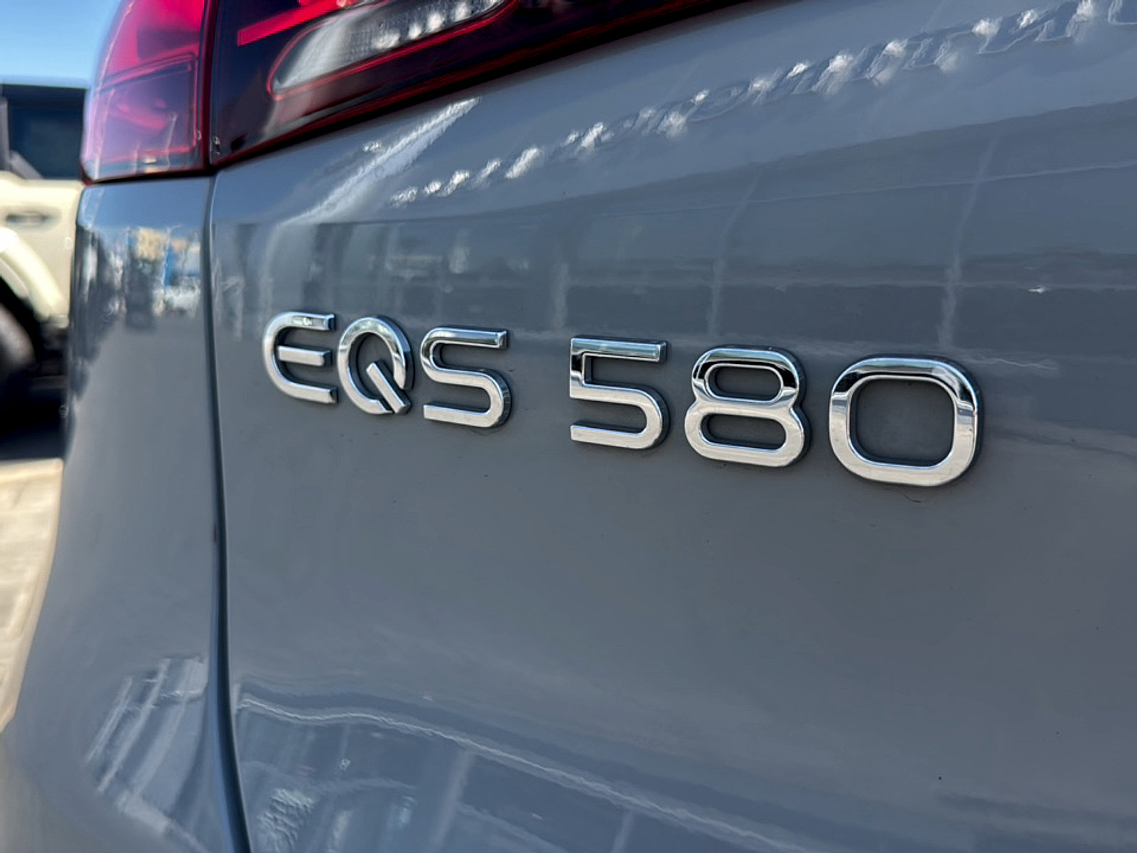 Used 2023 Mercedes-Benz EQS 580 4MATIC SUV image 4