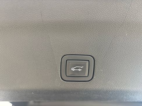 Used 2024 Chevrolet Suburban High Country AWD/4WD image 11