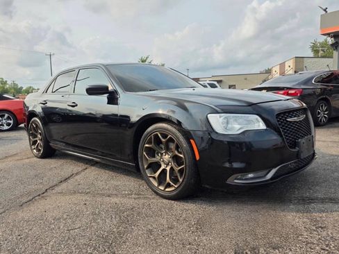 Used 2018 Chrysler 300 S w/ 300S Alloy Package RWD image 1
