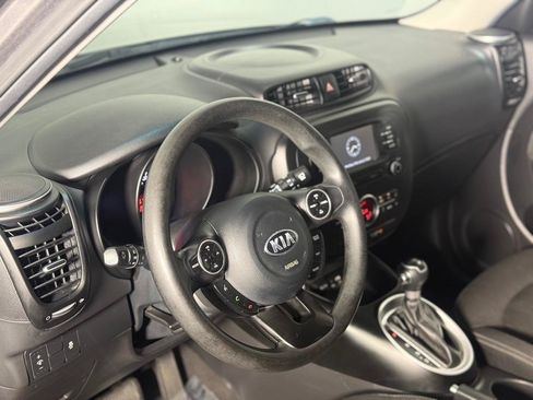 Used 2017 Kia Soul + FWD image 13