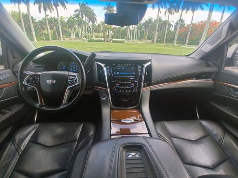 Used 2018 Cadillac Escalade ESV Premium Luxury AWD/4WD image 6
