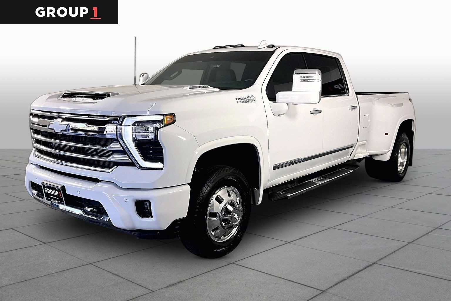Used 2026 Chevrolet Silverado 3500 High Country w/ High Country Premium Package AWD/4WD image 1