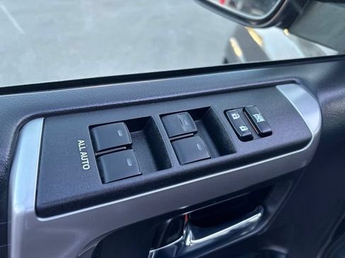 Used 2019 Toyota 4Runner SR5 AWD/4WD image 15