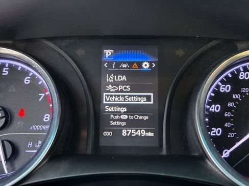 Used 2018 Toyota Camry LE image 25