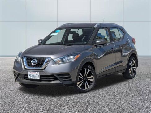 Used 2018 Nissan Kicks SV image 1