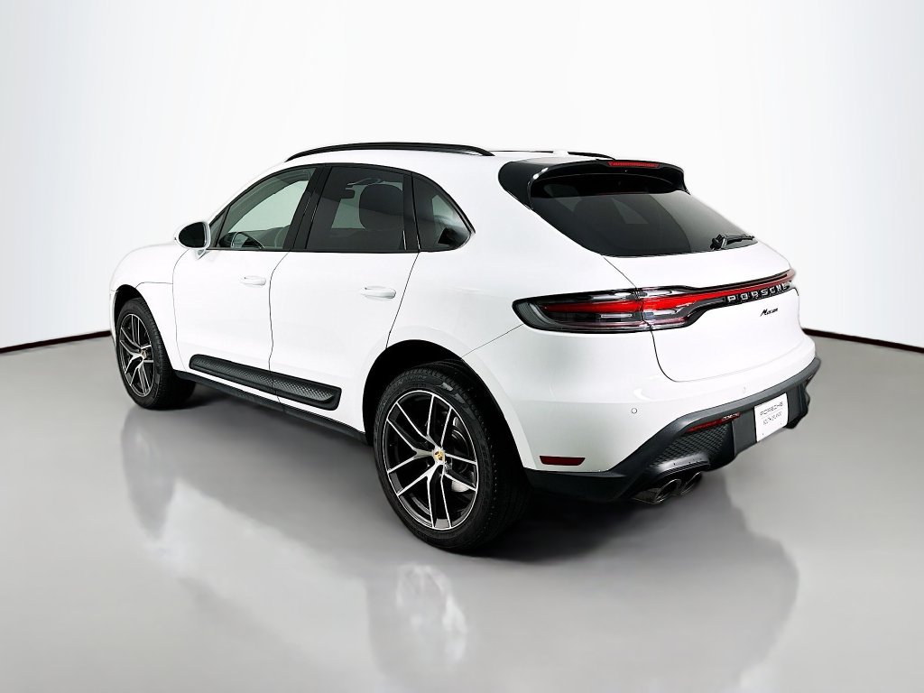 Certified 2025 Porsche Macan AWD/4WD image 3
