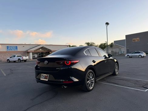 Used 2022 MAZDA MAZDA3 Sedan FWD image 5
