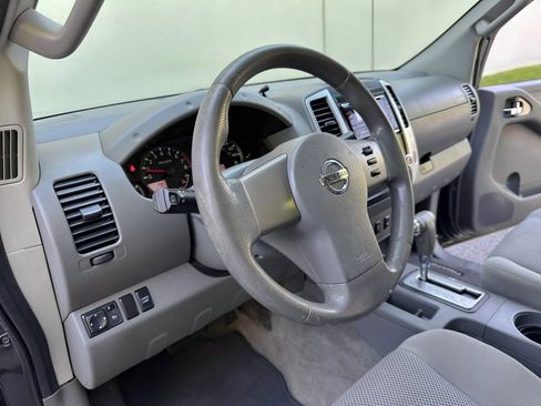 Used 2012 Nissan Frontier SV AWD/4WD image 17