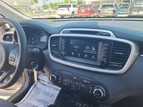 Used 2018 Kia Sorento FWD image 29