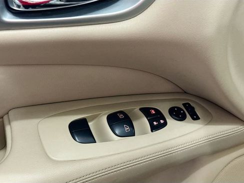 Used 2018 Nissan Pathfinder SV w/ SV Tech Package image 19