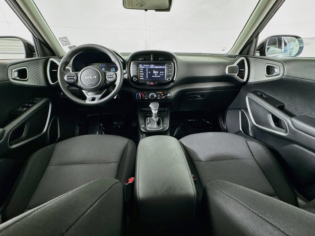 Used 2023 Kia Soul LX w/ LX Technology Package FWD image 28