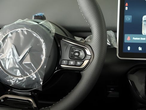 New 2025 VinFast VF 8 Eco AWD/4WD image 9