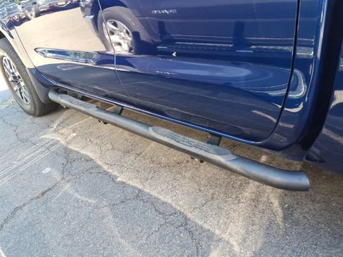 Used 2023 Nissan Frontier SV w/ Technology Package AWD/4WD image 8