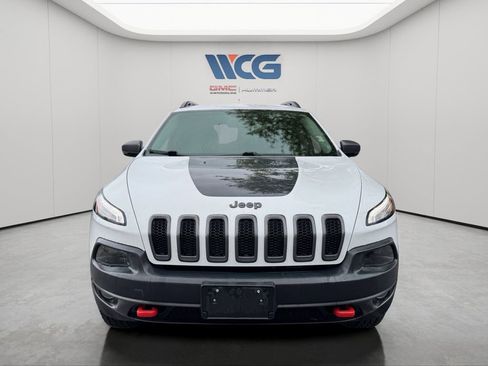 Used 2018 Jeep Cherokee Trailhawk AWD/4WD image 2