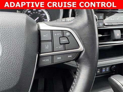 Certified 2022 Toyota Highlander XLE image 32