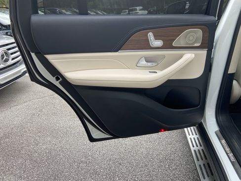 Certified 2025 Mercedes-Benz GLS 450 4MATIC image 40